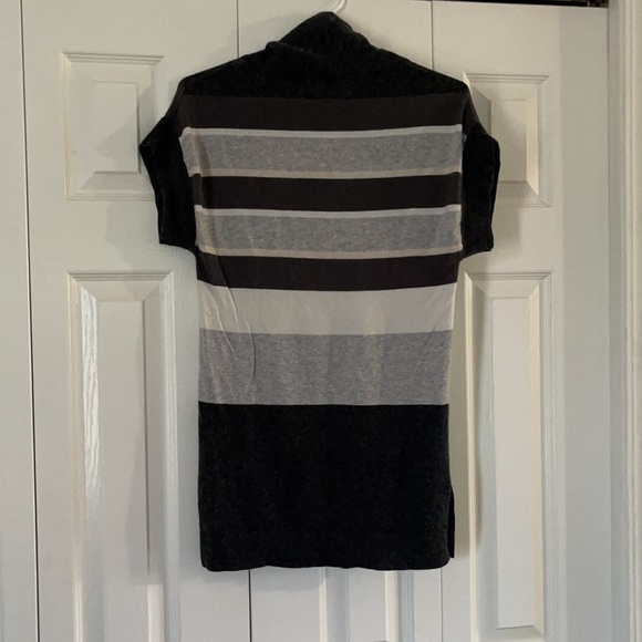 Gorgeous Coupe top size S. 7% Cashmere🥰🥰 - Picture 2 of 5
